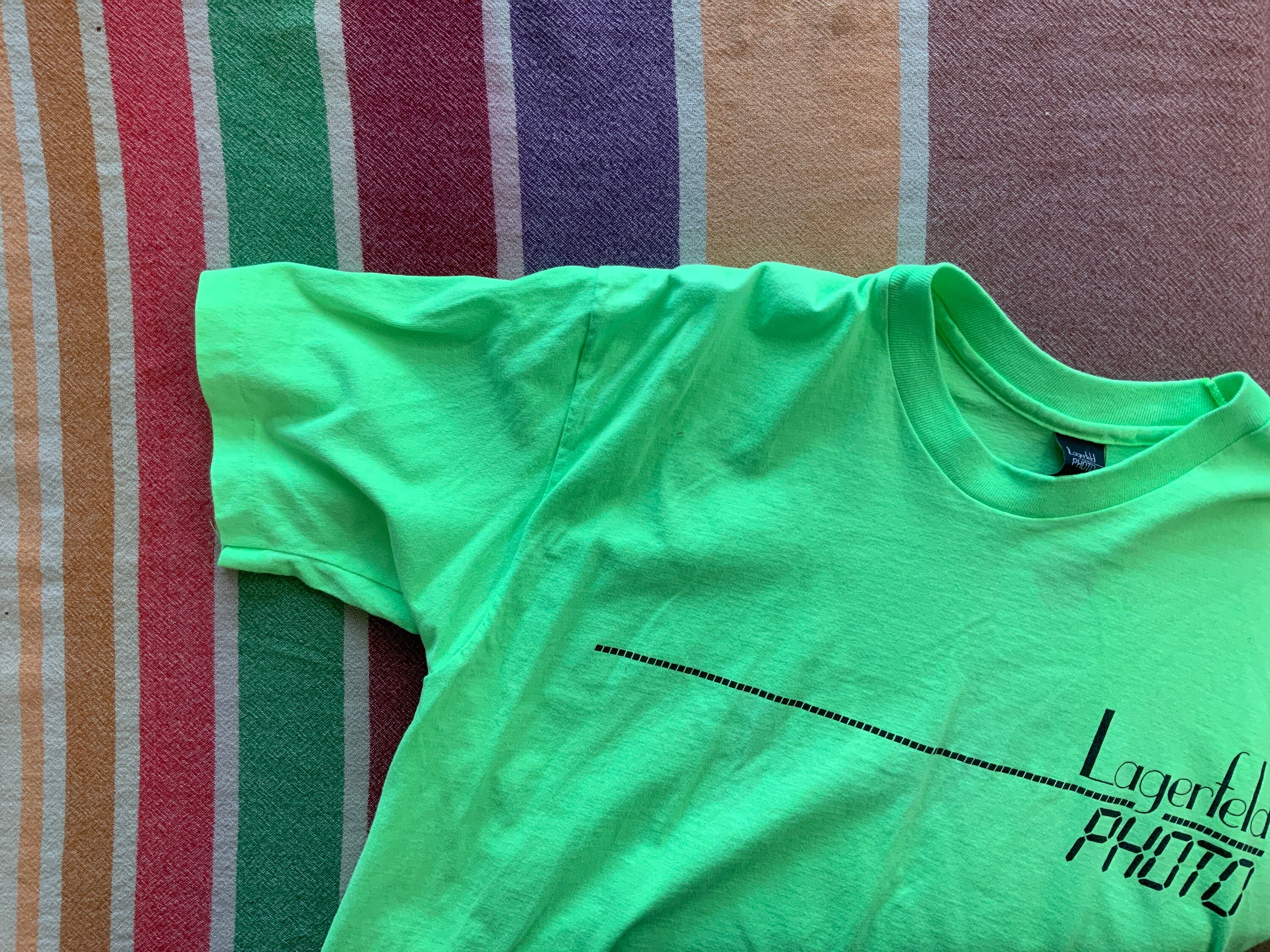 Vintage Graphic Tee / Mens Womens 