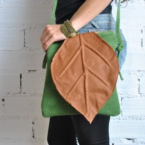 Leaf medium handbag, Forest collection green image 1