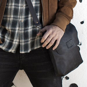 Men's leather bag , Leather Messenger image 3