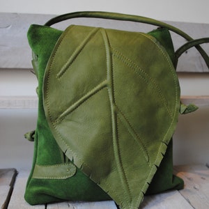 Leaf medium handbag, Forest collection image 2