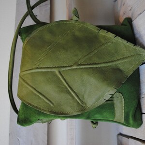 Feuille sac de collecte milieu de la forêt vert image 2