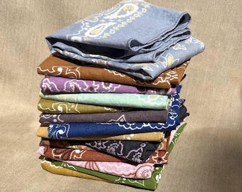 Miękka bawełniana bandana w odcieniach ziemi, farbowana ręcznie, w stylu vintage, z wzorem paisley