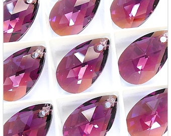 Peut inclure: Dix pendentifs en cristal de forme goutte d'eau de couleur violette avec un trou en haut pour la ficelle. Les cristaux ont un design facetté et un dégradé de couleur du violet clair au violet foncé.