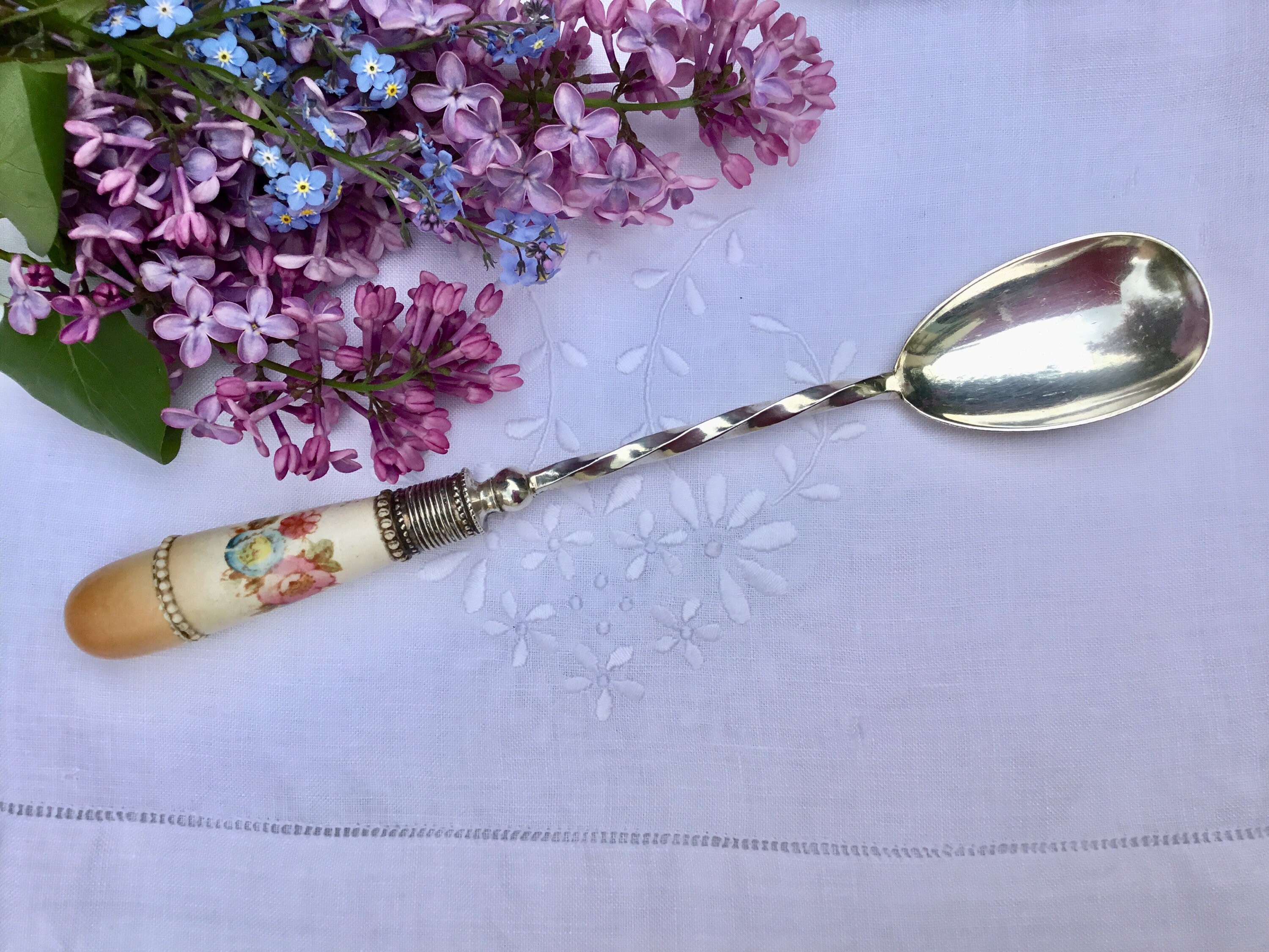 porcelain handle silver serving spoon, Crown Devon, blushware, English