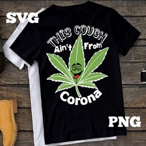 Könnte beinhalten: Schwarzes T-Shirt mit einem grünen Marihuana-Blatt-Motiv und dem Text "This Cough Ain't From Corona".