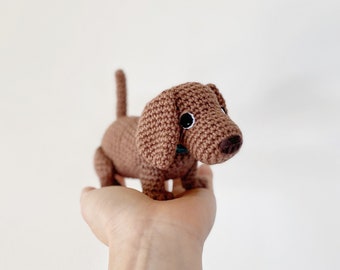 Customisable MINIATURE DACHSHUND crochet amigurumi with ribbon, Crochet dachshund, amigurumi dog, miniature dachshund gift, crochet toy