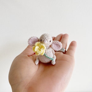 TINY MOUSE crochet amigurumi with flower, crochet mouse, amigurumi mouse, mouse baby gift, mouse gift, mouse keepsake, christmas gift