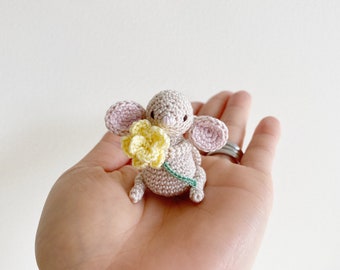 TINY MOUSE crochet amigurumi with flower, crochet mouse, amigurumi mouse, mouse baby gift, mouse gift, mouse keepsake, christmas gift