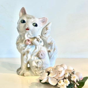 Vintage 1950er Jahre Katzen Figur Grüne Augen mit Rose und Gold Sprenkeln Made in Japan Weiß und Pink