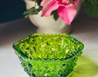 Vintage L E Smith Glas Schüssel Emerald Green Daisy & Button Hexagon Sägezahn Kante 1960er Jahre