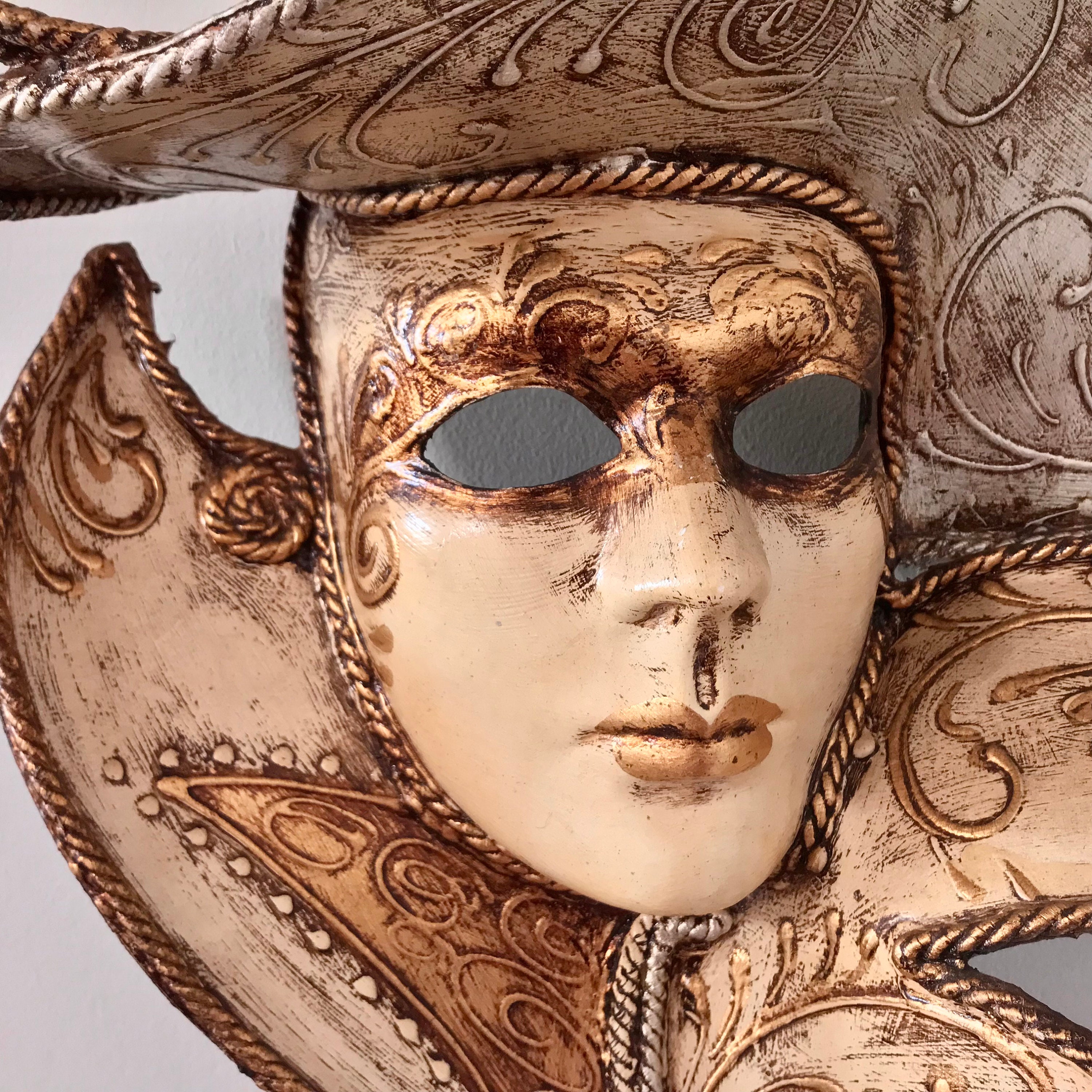Venetian Hand Crafted Gilt Carnival Mask by Valentini  display picture 3