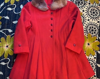 Vintage Sears Honeysuckle 60er Jahre klassischer roter Prinzessin Mantel | Kunstpelz Kragen | Mädchen groß | Hergestellt in den USA