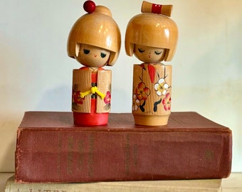 vintage Paire de poupées Kokeshi Creative kokeshi. Sosaku Kokeshi artistique japonais en bois