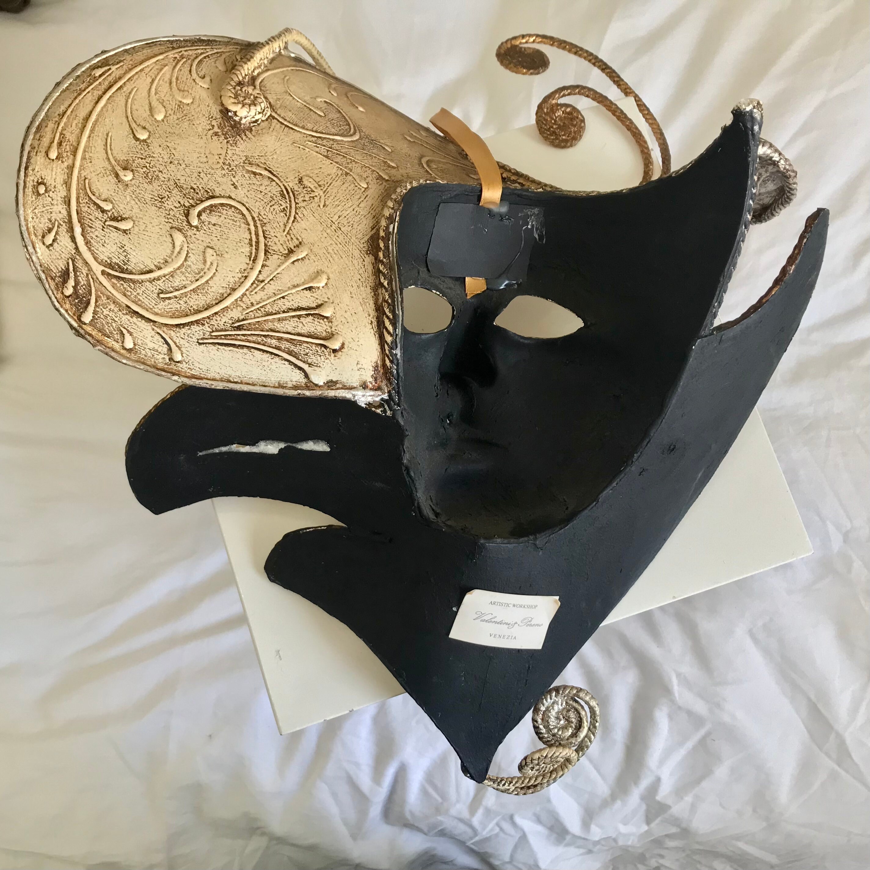 Venetian Hand Crafted Gilt Carnival Mask by Valentini  display picture 1