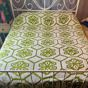 Vintage Chenille Bedspread Green White Floral with Fringe Queen [please read]