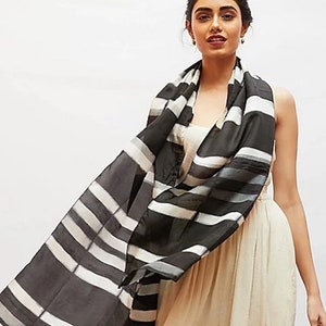 Gestreifter Shibori-Druck-weicher Seidenschal, langer Schal-handgefärbt ethisch, langer rechteckiger 100% Seide-Habotai-Schal, Luxusgeschenk für für für Frau