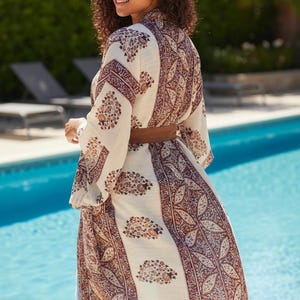 Lange zijden kimonojurk met bloemenprint, omkeerbare zijden kamerjas, kimonojurk met etnische print, bedekking strandbad, duurzame kleding afbeelding 2