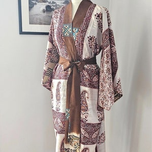Paisley prit pink and chocolate brown silk kimono dressing gown