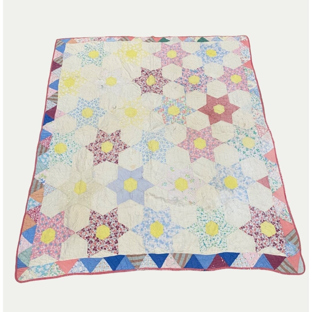 Vintage Handmade Star Quilt With Triangle Border. 80 X 68 Cutter Quilt