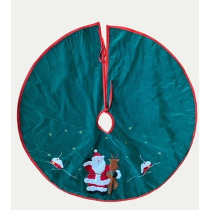 Vintage Bucilla Felt Appliqué Embroidered Tree Skirt Christmas Santa and Reindeer