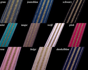 Könnte beinhalten: Zehn verschiedene Farben von Gummibändern mit goldenen Streifen. Die Farben sind grau, jeansblau, schwarz, mint, taupe, weiß, pink, rosa, beige und dunkelblau.