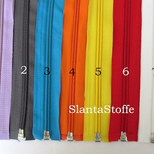 Könnte beinhalten: Sieben verschiedene Farben von Reißverschlussband, nummeriert von 1 bis 7. Die Farben sind Lavendel, Grau, Türkis, Orange, Gelb, Rot und Weiß.