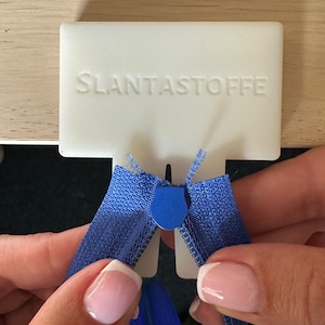 Zipper threader for endless zipper