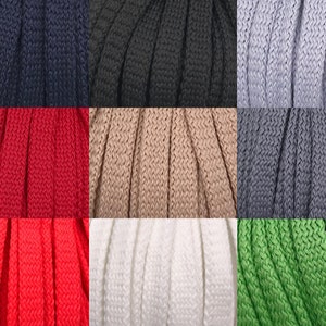 Könnte beinhalten: Eine Sammlung von 10 verschiedenen runden Schnürsenkeln in den Farben Marineblau, Schwarz, Hellgrau, Rot, Beige, Grau, Rot, Weiß und Grün.