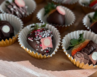 12 Chocolate Covered Strawberries