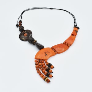 Collar de tuerca Tagua / Joyería de tuerca tagua / collar de naranja Tagua / collar asimétrico / joyería orgánica