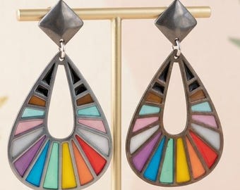 Pendientes colgantes Progress Pride | Joyería hecha a mano | Pendientes llamativos arcoíris | Accesorio LGBTQ+ | Pendientes colgantes