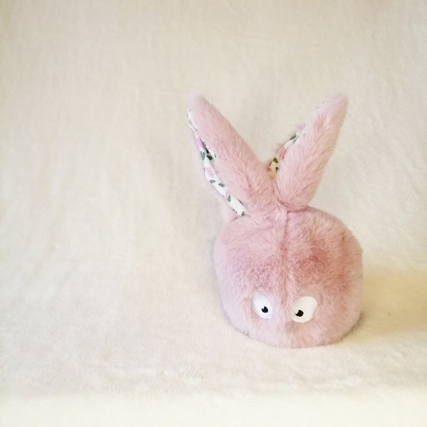 Peluche lapin rose et feuilles