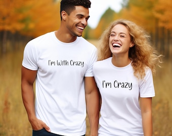Ich bin mit verrücktem Unisex-T-Shirt, lustigen Paar-T-Shirts, ich bin verrücktes Hemd, passende Paar-Hemden, süßes Paargeschenk, Valentinstag-Hemd