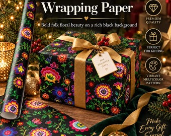 Puede incluir: Papel de regalo con fondo negro y un vibrante patrón floral folclórico multicolor. El papel se muestra como un tubo enrollado y envuelto alrededor de una caja cuadrada atada con una cinta dorada y una etiqueta que dice For Brighter Days.