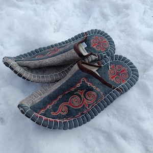 Men blue embroidered felted wool eco shoes slippers Mongolian Kazakhstan size 42