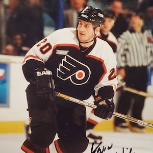 Keith Jones #20 Philadelphia Flyers NHL Hockey Handsigniertes Autogramm 8 &quot;x10&quot; Foto w/LoA & Hologramm