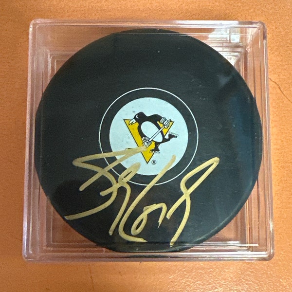 Sidney Crosby Hall of Fame Hand Signed Autographed Official NHL Hockey Puck Pittsburgh Penguins w/ LOA