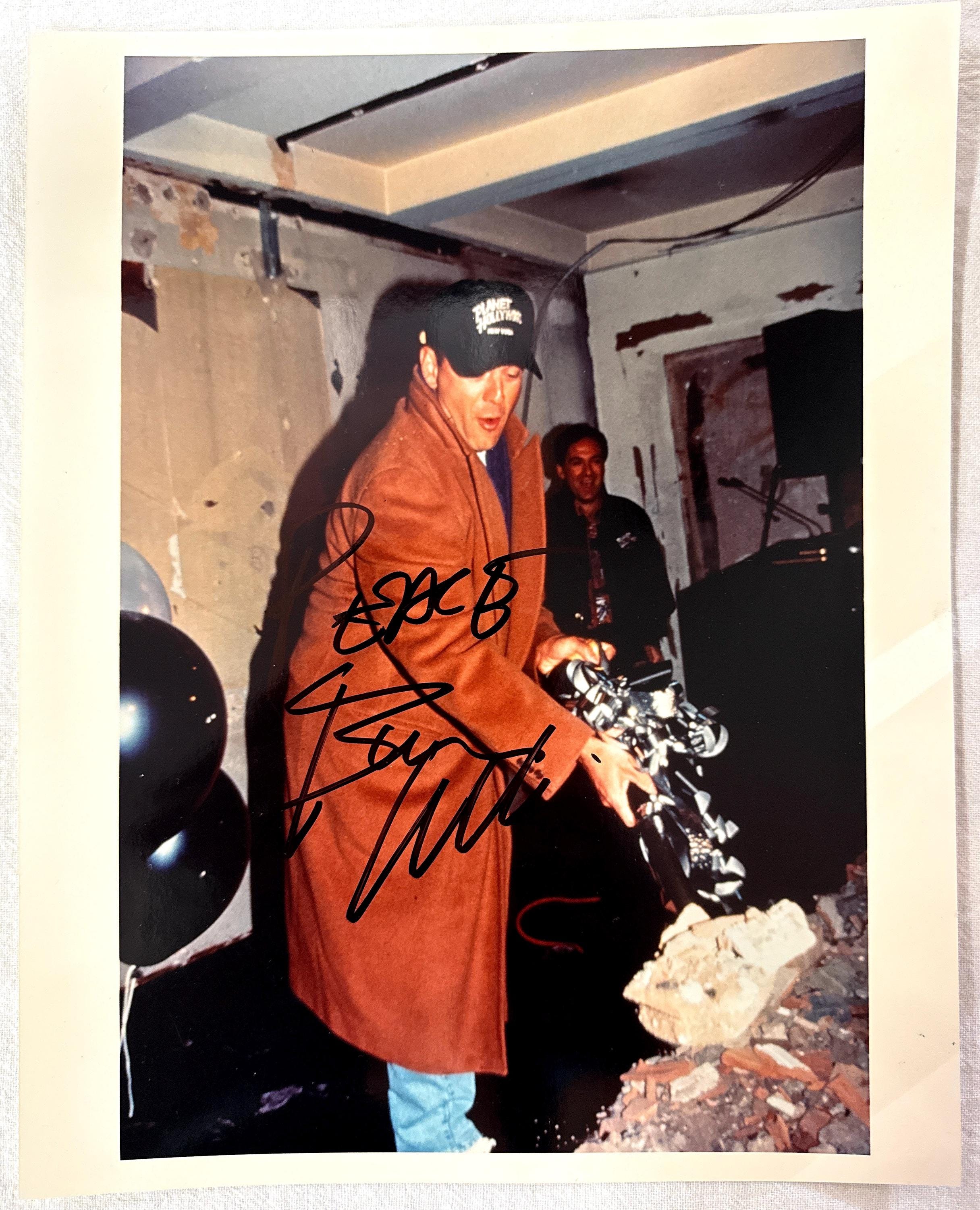 ブルース・ウィリス サイン入り写真 額装品 ブルース・ウィリス サイン入り写真 額装品 il_fullxfull