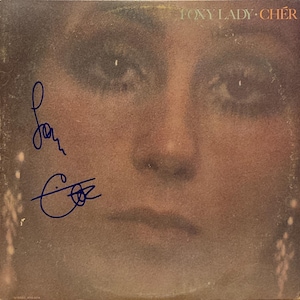 Disque signé à la main de l'album LP « Foxy Lady » de Cher, dédicacé par Cher avec LOA