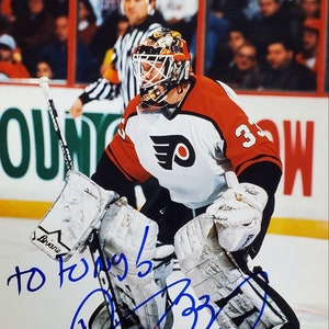 Dominic Roussel Philadelphia Flyers NHL Hockey Handsigniertes Autogramm 8,5 &quot;x 11&quot; Foto w / LoA & Hologramm