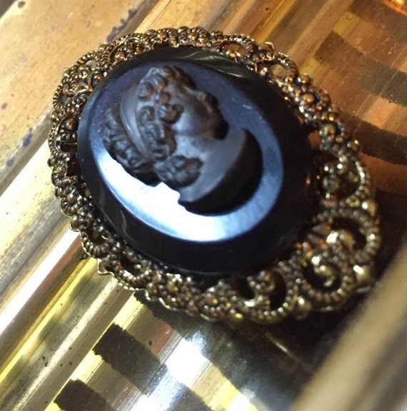 Cameo Brooch Black Onyx Brass Metal Pin Vintage 1… - image 1
