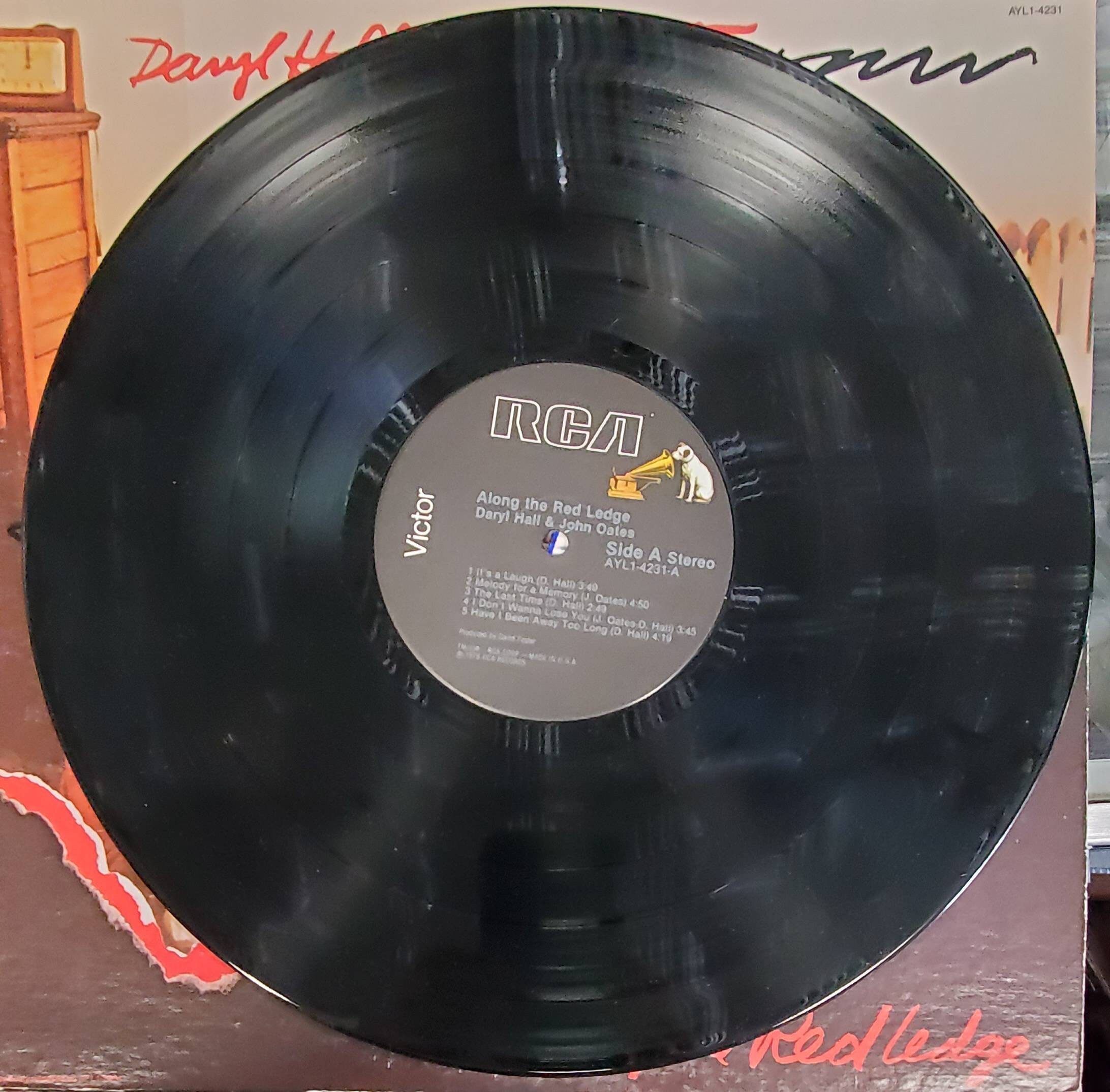 ダリル・ホール＆ジョン・オーツのサイン入りLPレコード「Along the