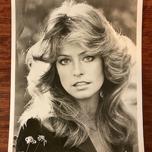 Farrah Fawcett &quot;CHARLIE&#39;S ANGELS&quot; Hand Signed Autographed 8&quot;x10&quot; Photo w/ LOA