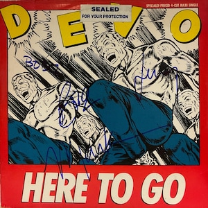 Devo „Here to Go” 12" z autografem Marka Mothersbaugha, „Bob 1” Mothersbaugh, Jerry'ego Casale, „Bob 2” Casale z LOA