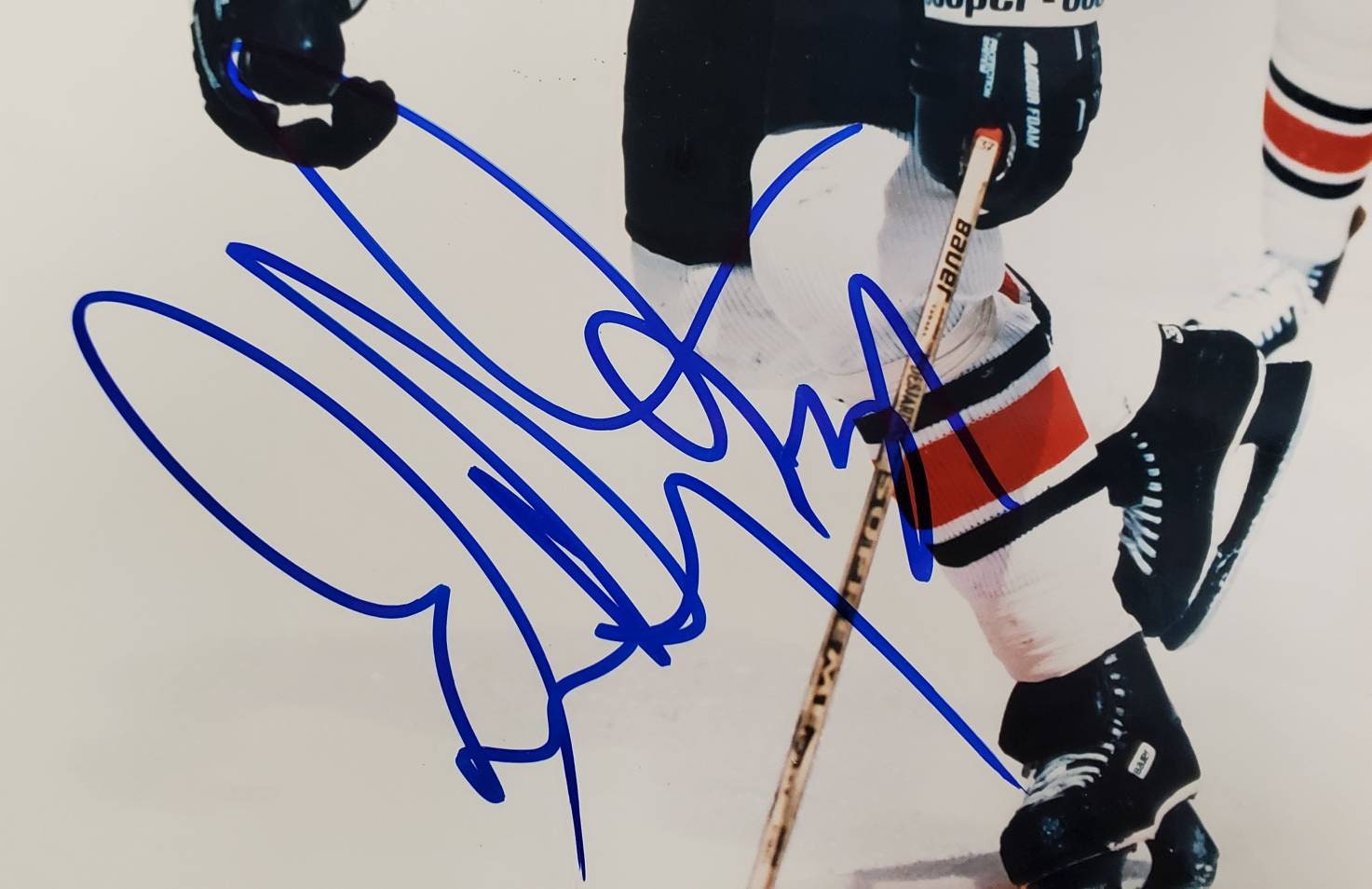 Eric Desjardins Philadelphia Flyers NHL Hockey Hand Signed -  Israel