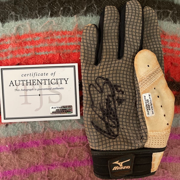 Ichiro Suzuki #51 Hand Signed Batting Glove Seattle Mariners  - Game Practice used LOA/COA