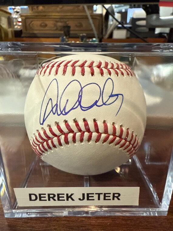 デレク・ジーター ニューヨーク・ヤンキース現役時代の直筆サインボール 証明書付き デレク・ジーター サイン入りフォト デレク・ジーター ニューヨーク