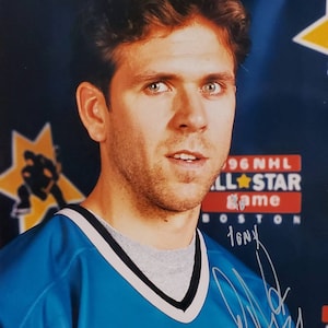 Eric Desjardins Philadelphia Flyers NHL Hockey Handsigniertes Autogramm Foto mit LoA & Hologramm