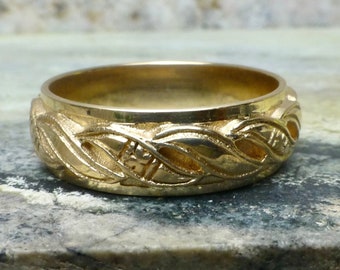 Size 6 1/2, Retro Yellow Gold Twist Wedding Band In 10 Karat Gold