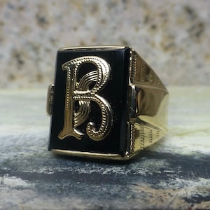 Taille 9 1/4, chevalière rétro lettre R en onyx et or 10 carats